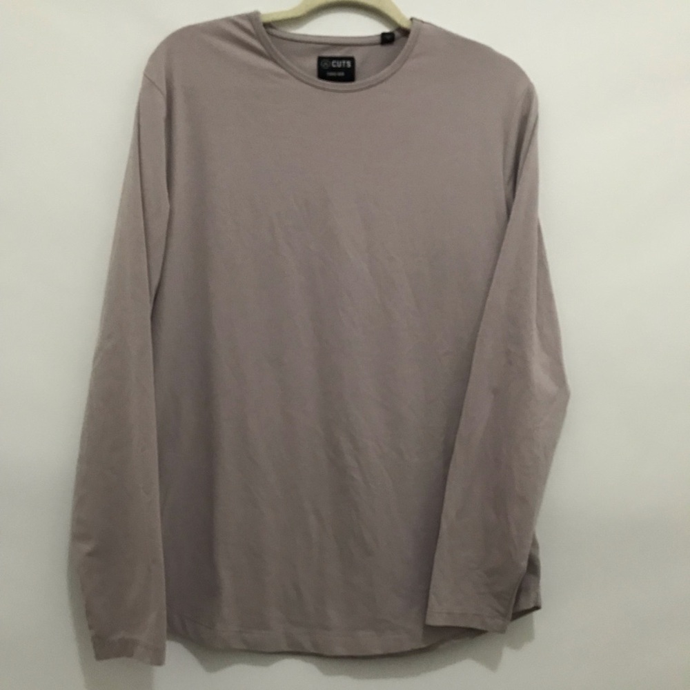Cuts Curve-Hem Long Sleeve Size L